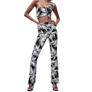 🦩 ZARA Black & White Leaf Print Jacquard Flare Pants - Size S